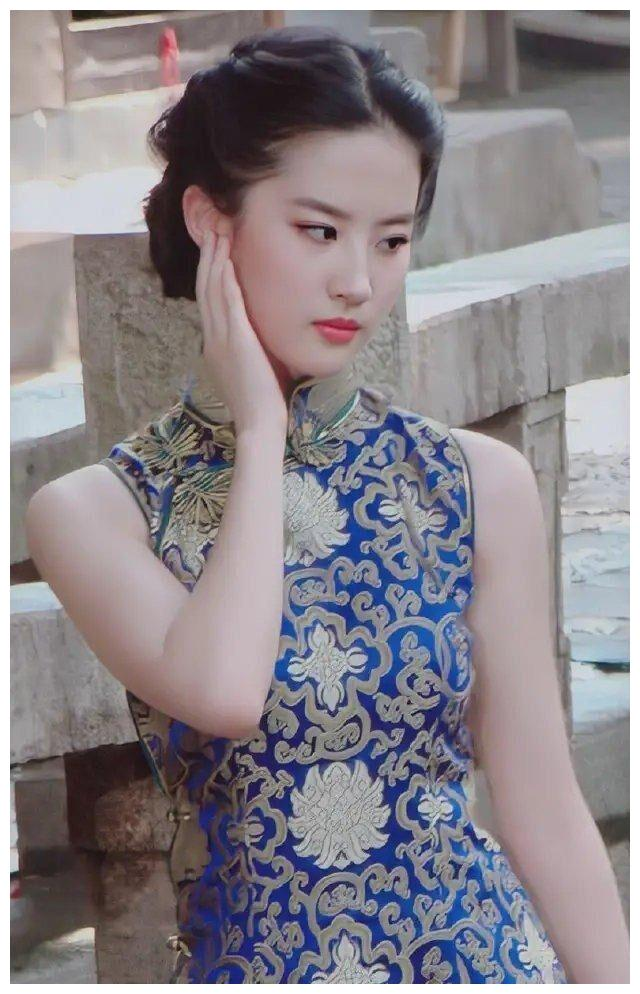 旗袍别瞎穿，太干瘪没韵味，太丰腴不遮肉，能驾驭的都是气质女神