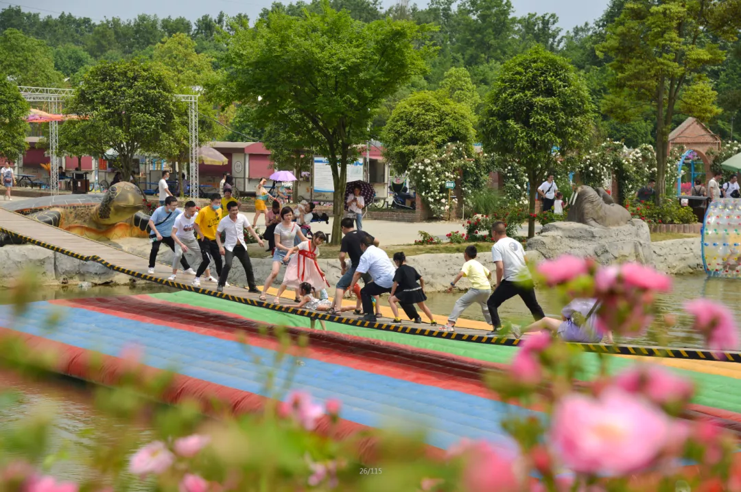 今年五一去哪儿玩？盘点都江堰18处人气游玩地，带你经典“三遗”游、初夏耍雪漂流...攻略只看这篇就够了～