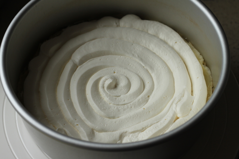 网红店60多一小片的千层蛋糕，有不粘锅和一个爱动的小朋友就能做