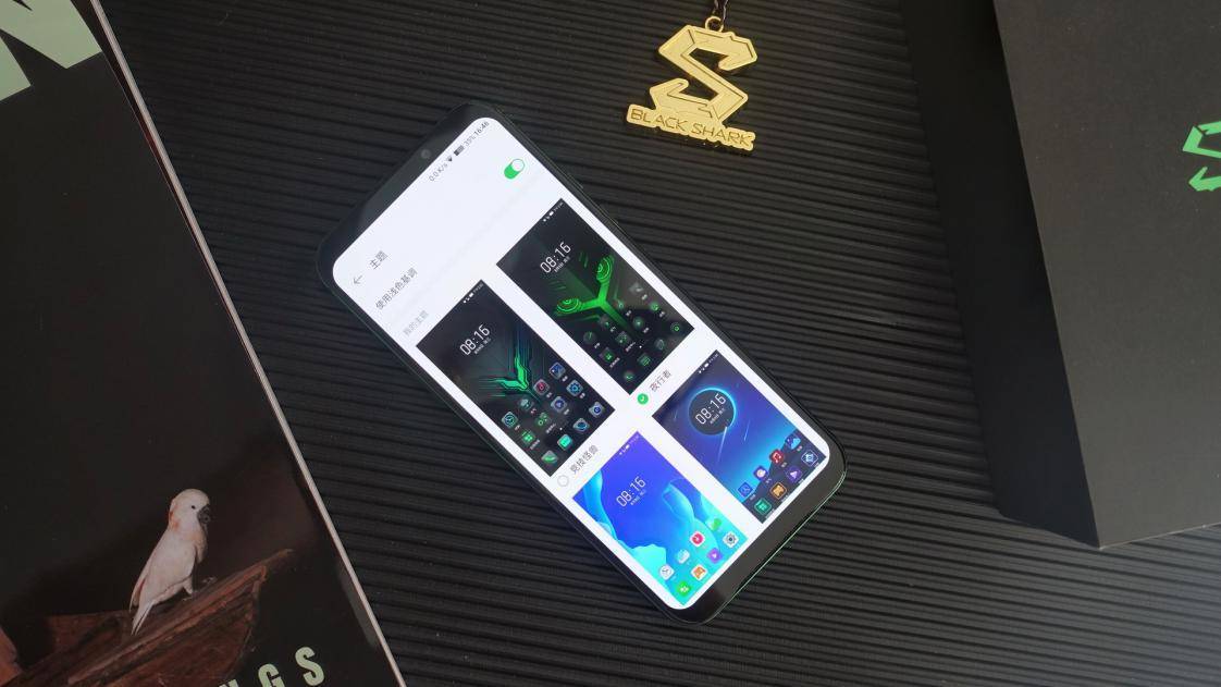 这可能是看电影最爽的手机。是鲨鱼游戏的手机2深度的体验。