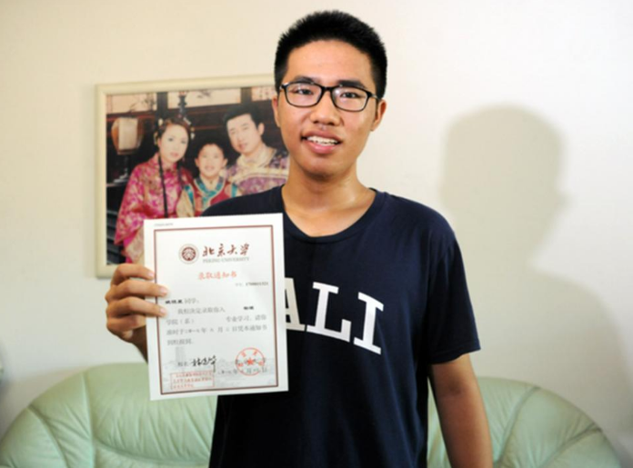 高考723分考生淡定查分，数学满分理综只扣7分，学霸果然凡尔赛