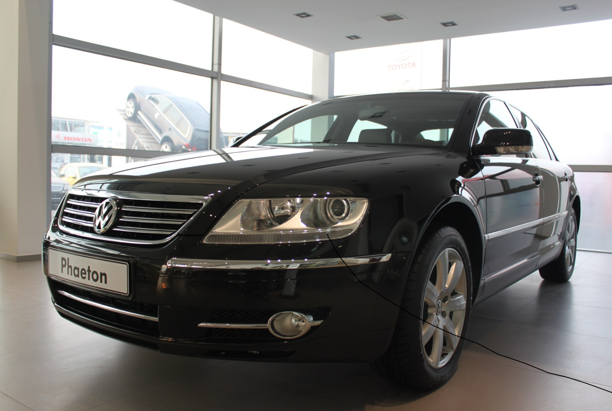 百万辉腾车钥匙长啥样?拿出来后,开奥迪的同学笑喷了