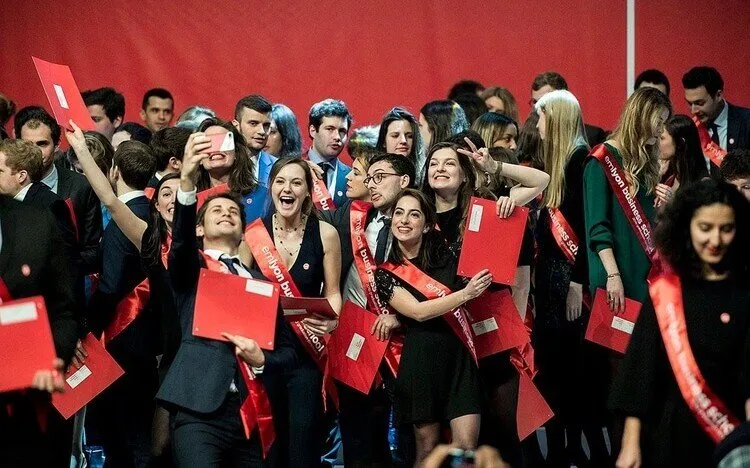 金融专业择校挑花眼?拥有CFA认证的法国高校盘点