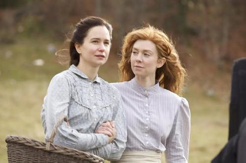 《打开心世界》:生活得是多么丧,才能让两个女生变成了蕾丝边