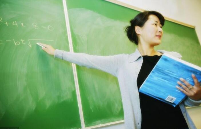 70多名公立教师辞职，离职原因很现实，“铁饭碗”已经不香了