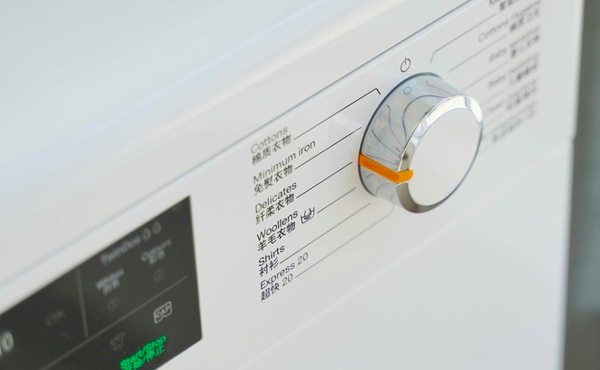 洗衣机怎么选？想洗干净衣服买波轮，想洗得好买滚筒