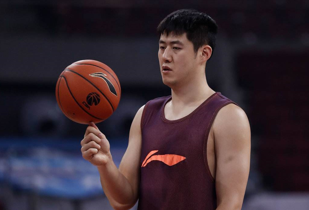 中国篮球有哪些球员现在nba(中国共有十名球员参加NBA夏季联赛！一人被21支球队考察却没留下)