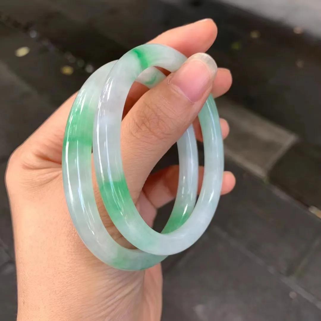 翡翠手镯的寓意和象征(假玉手镯对身体有什么伤害) 第1张