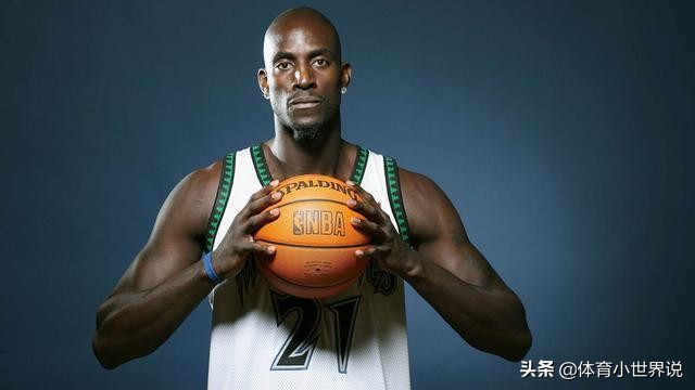 nba球星里面的难民有哪些(NBA中球星成名前都有“故事”！詹姆斯生在贫民窟，他为偷渡难民)