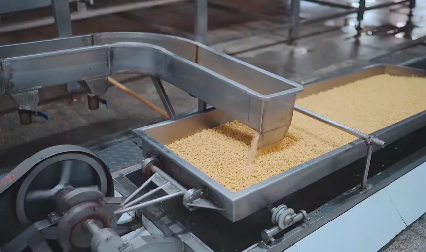 62岁温州商人做大岳父家产业，进薇娅、李佳琦直播间，年销一亿