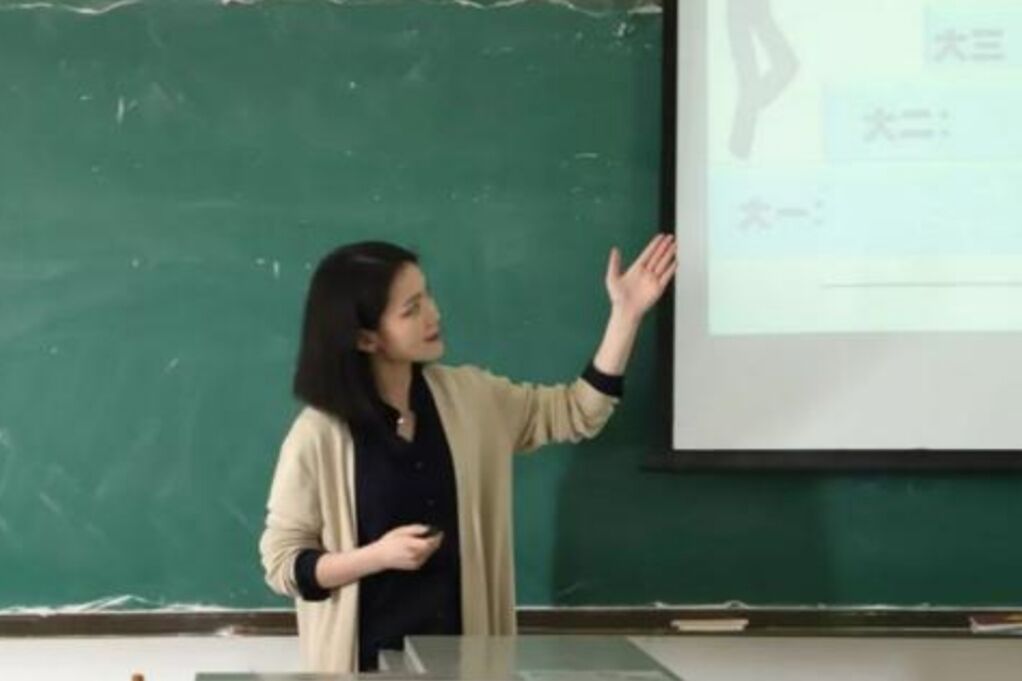 好消息，硕士以上学历不用考试就能当老师？铁饭碗来得太突然了