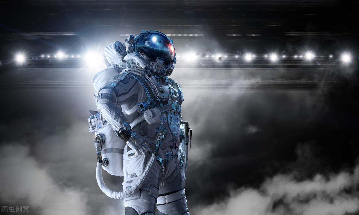 太空服图片(一套衣服3000万) - 赤虎壹号