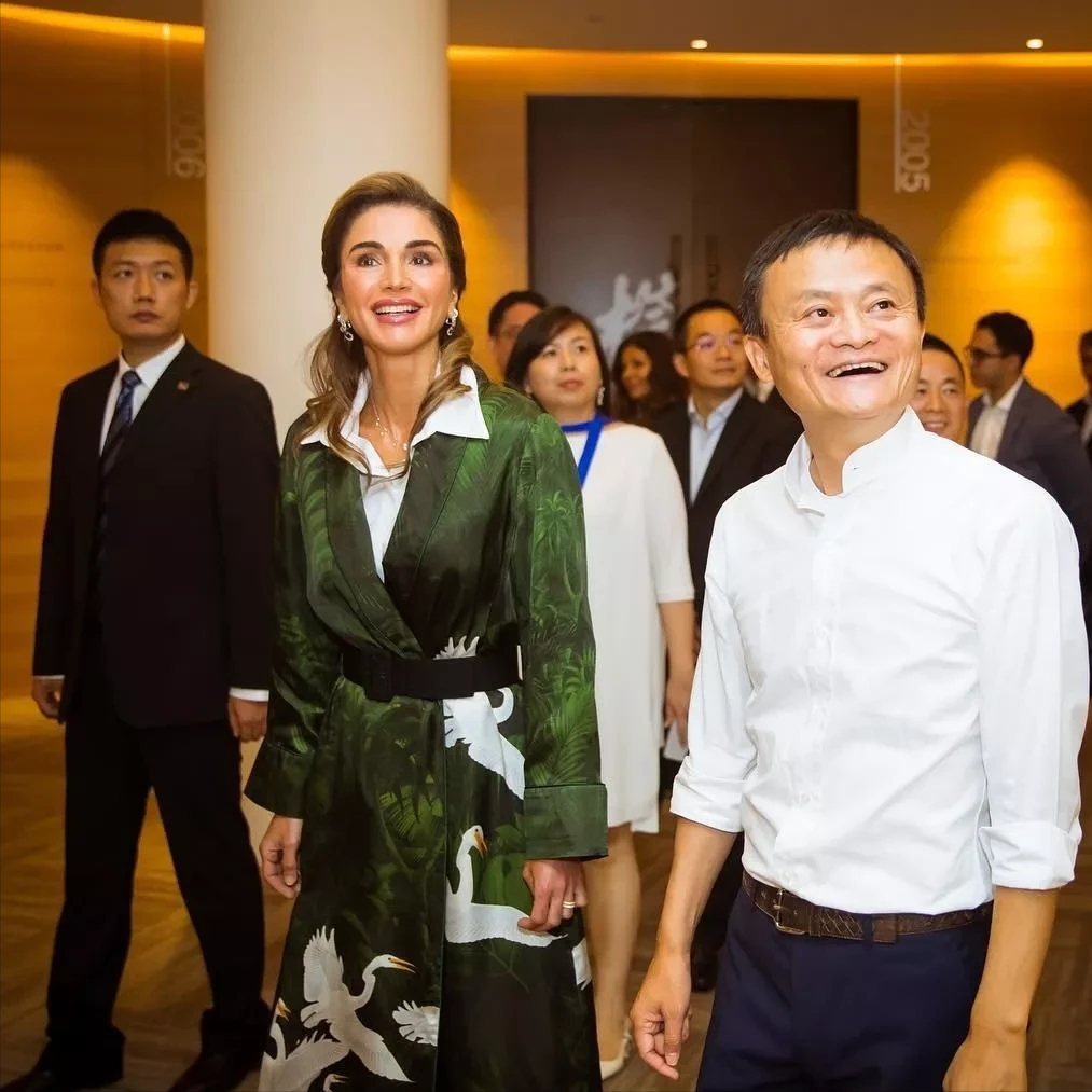 拉尼娅：从难民到一国王后，曾是马云导师，一己之力改变女性地位
