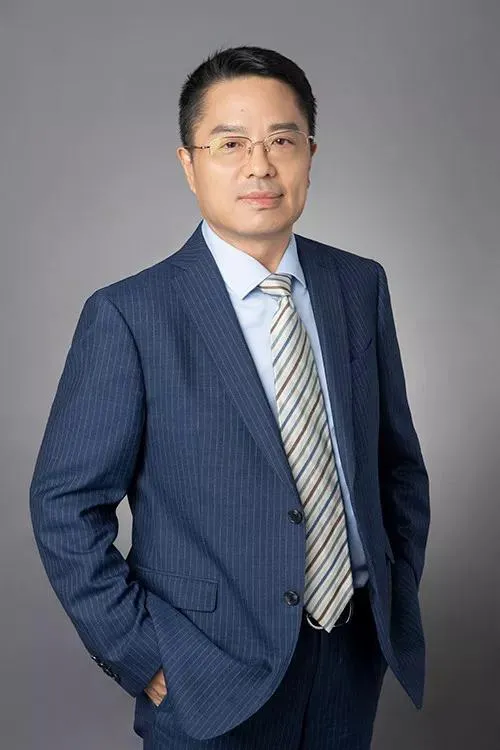 最新！中芯国际“换帅”，毕业于这所顶尖985大学！