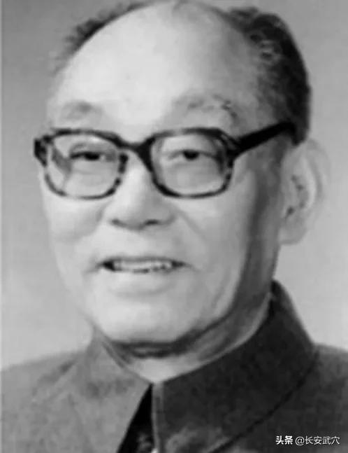 刘宗敏揉陈圆圆乳房(1949年上海解放时，军代表包养国民党姨太，陈毅知道后怎么处理？)