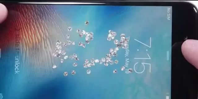 钻石划iPhone屏幕：看完你还敢不贴膜吗？
