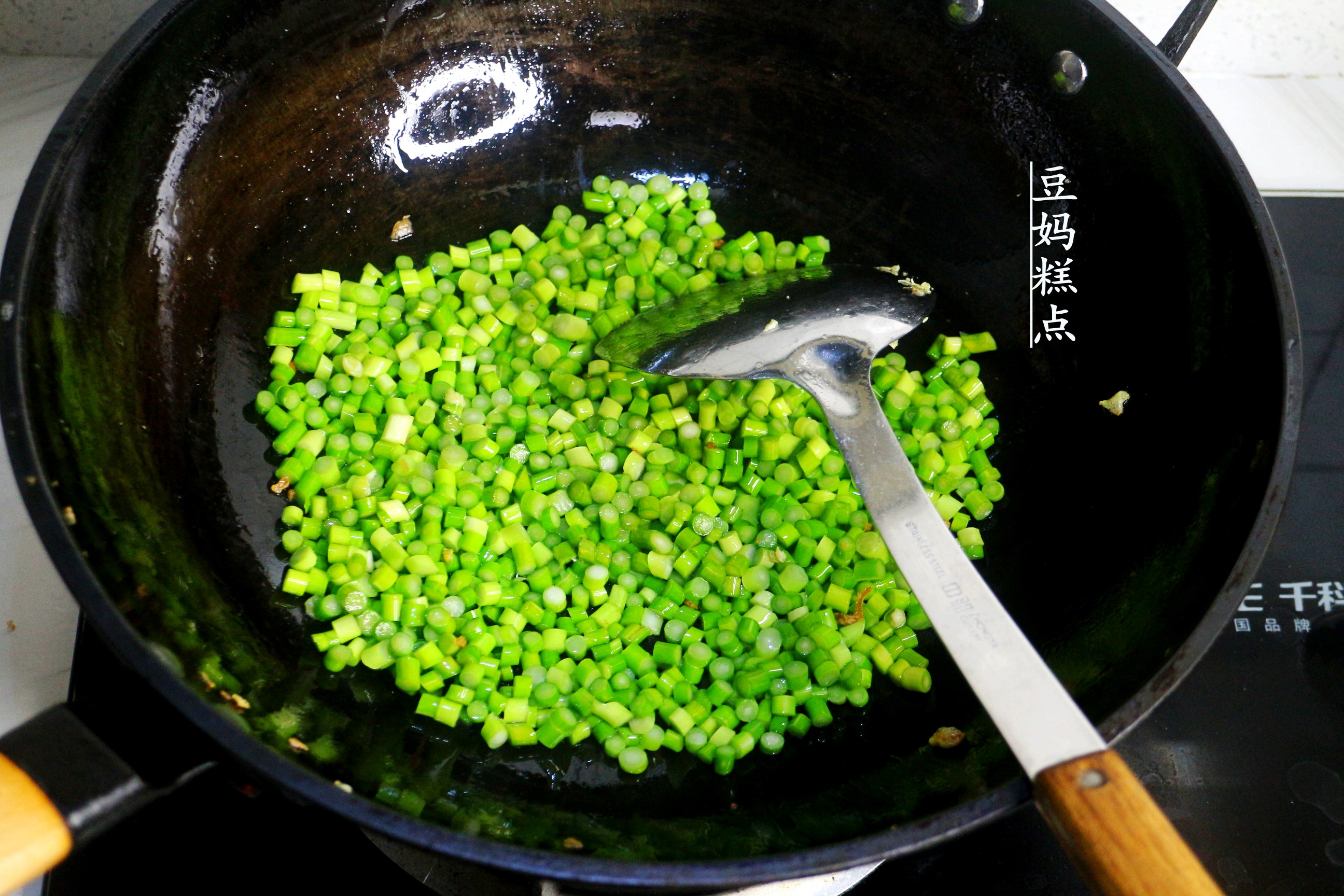 这菜是南方特色菜，加3个鸡蛋一炒，咸香下饭，炒一次可吃一周