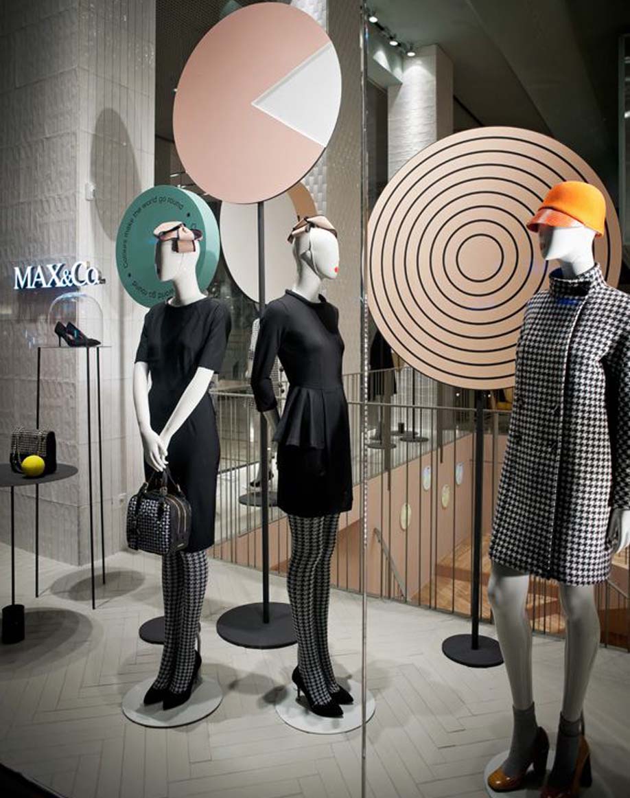 店铺门头的服装模特模型如何设计才能轻松吸引顾客入店