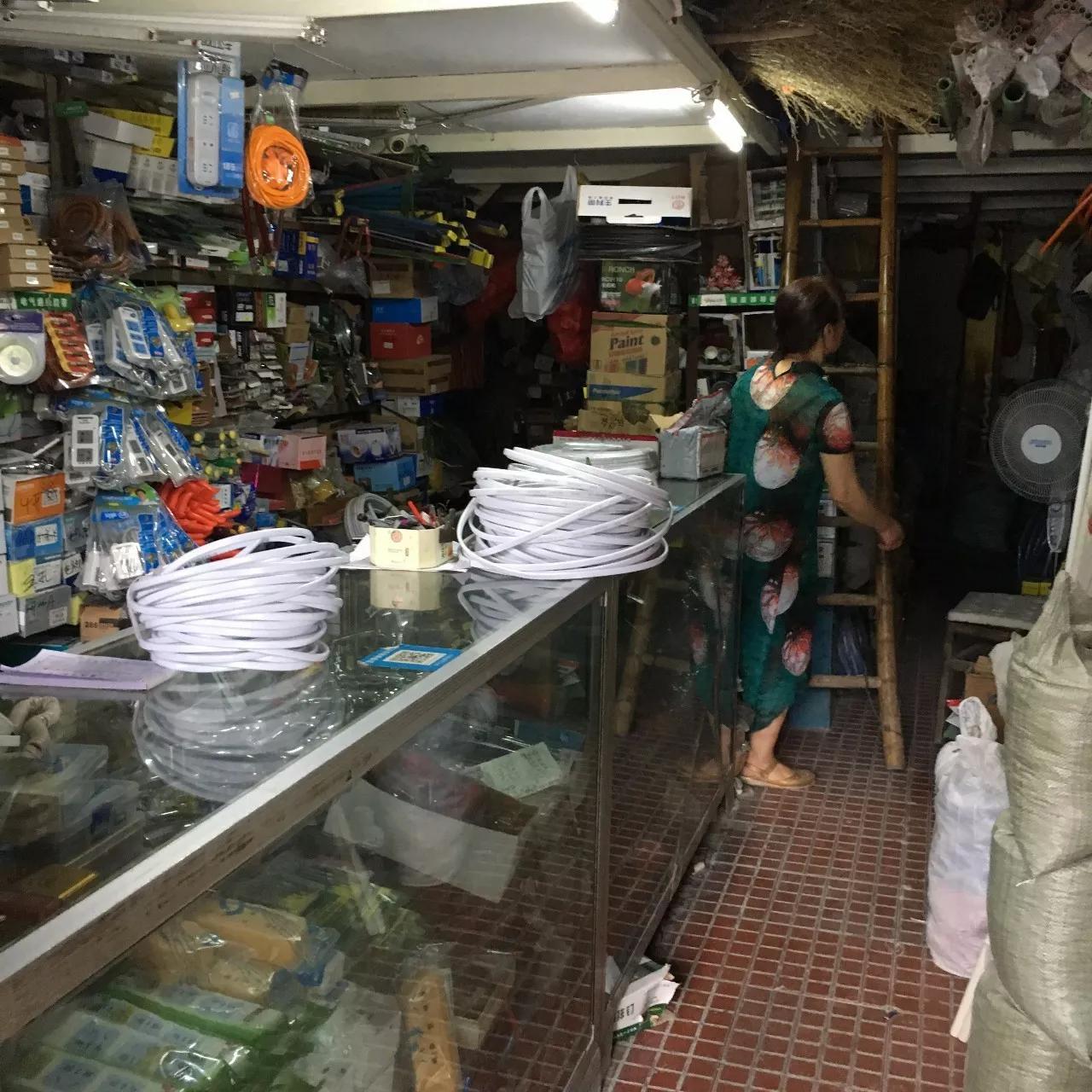 街边的五金店极少看到有人买东西，为什么不倒闭还能年赚几十万？
