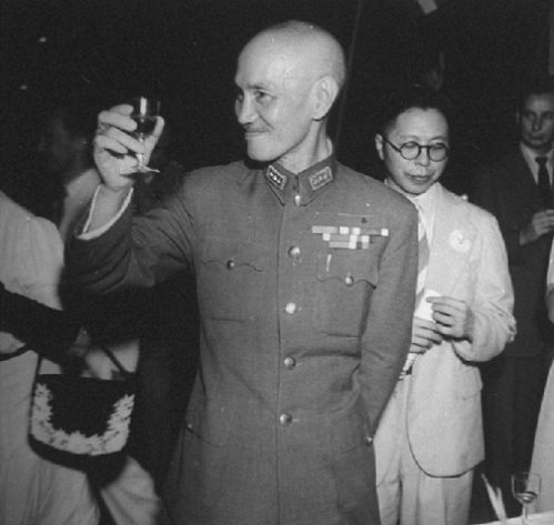 1952年江西一书店老板被逮捕，经公安审查，揭开26年前的一桩大案