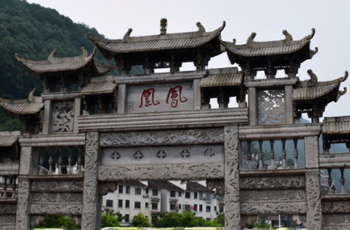 各省高考难度被分成五档，河南一档无争议，湖南江苏第三档引争议