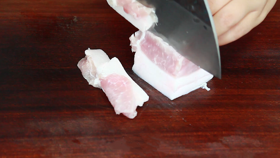 炒粉条时，最忌直接下锅炒，教你一招，不粘锅还不坨，筋道好吃