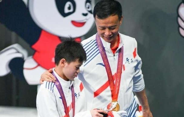 全红婵太忙了！根本没时间陪家人，只回村一次，奶奶很想孙女