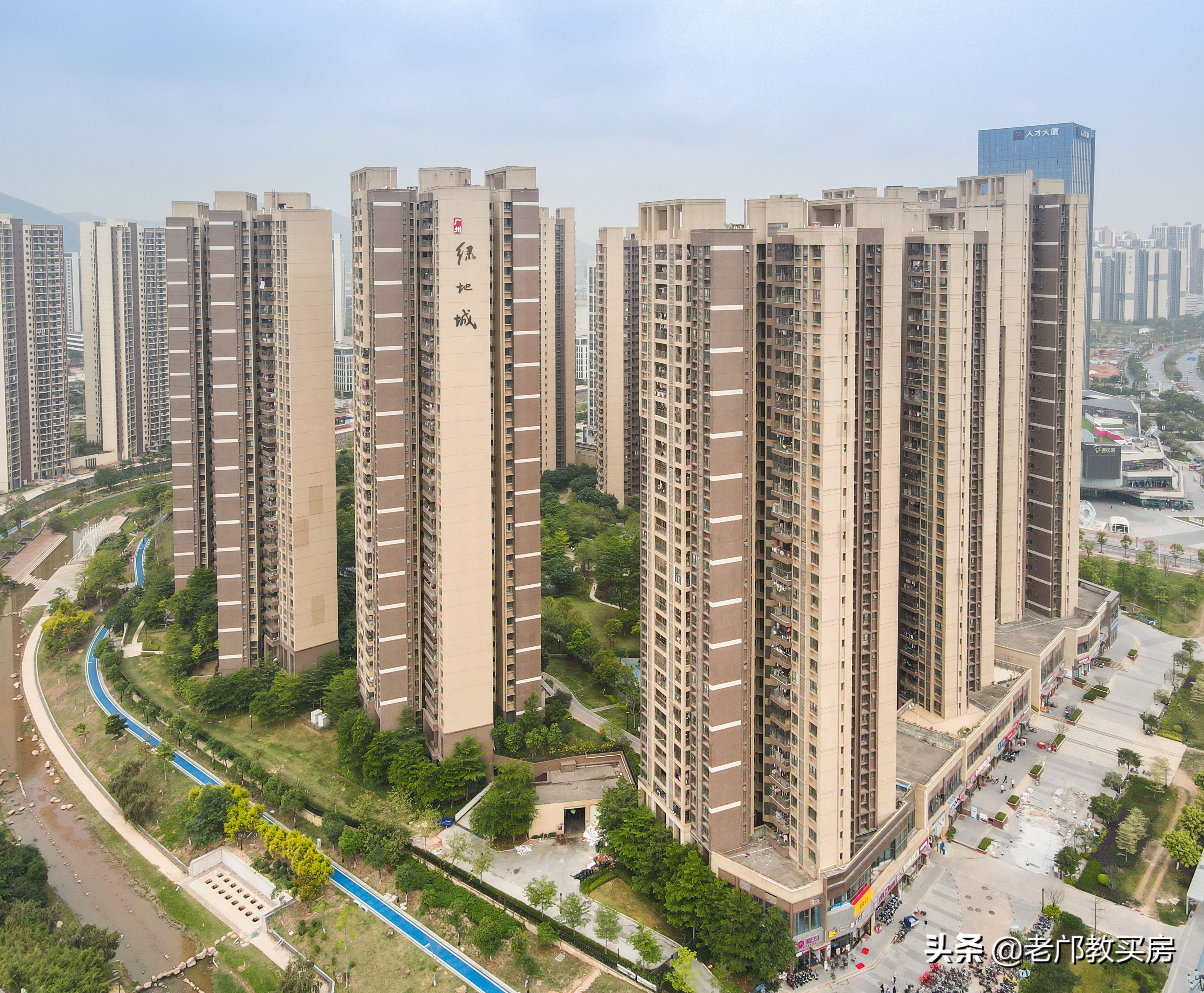 山那边的蓝精灵知识城，过着快乐的生活吗？