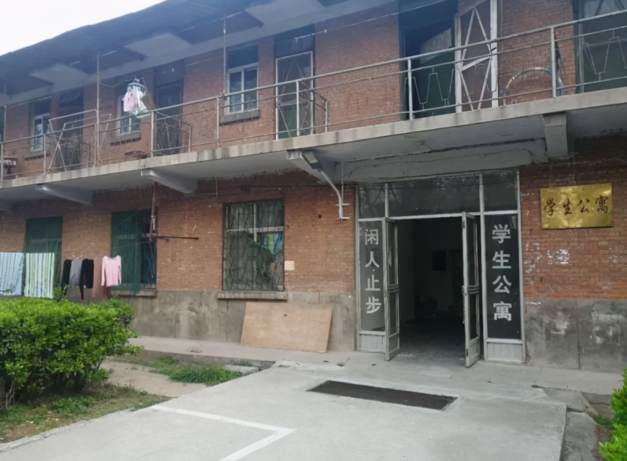 因寒碜出名的大学宿舍，部分图片引起不适，堪比招生“减”章