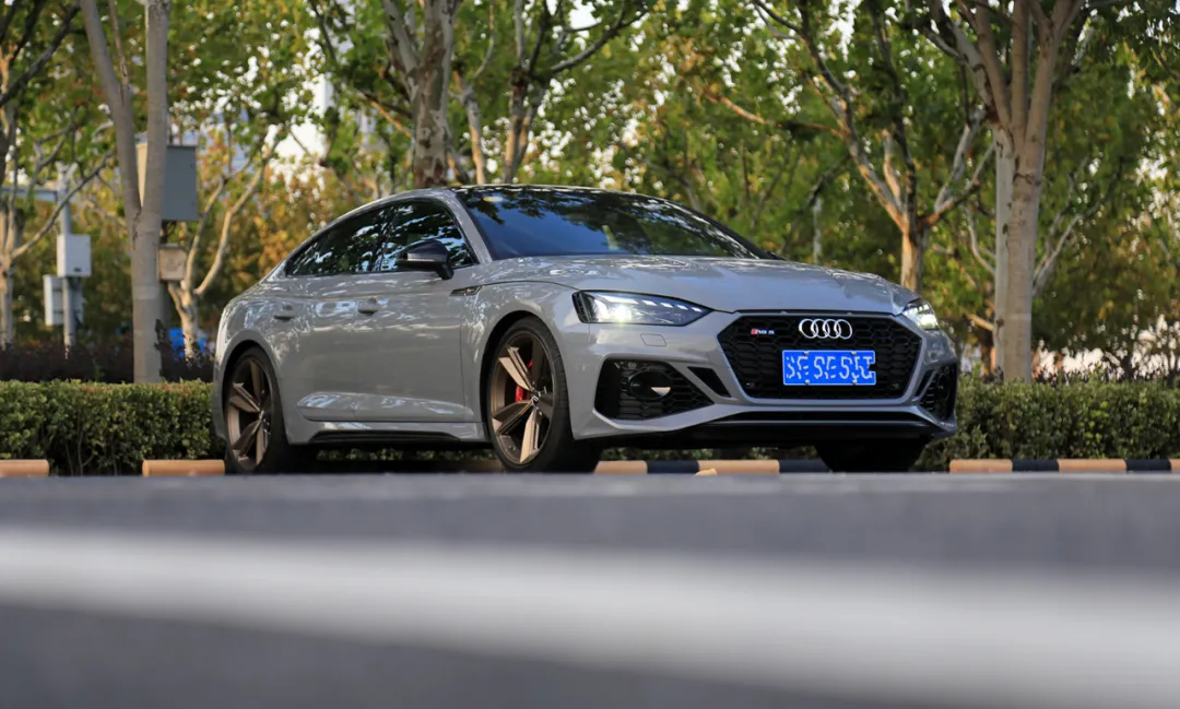 3.9秒破百的性能怪兽谁最有乐趣？奥迪RS5、宝马M3和AMG C63这样选