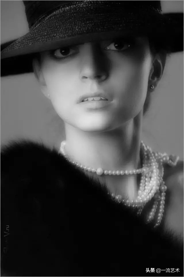 莫斯科摄影师镜头下的女人肖像，黑白唯美
