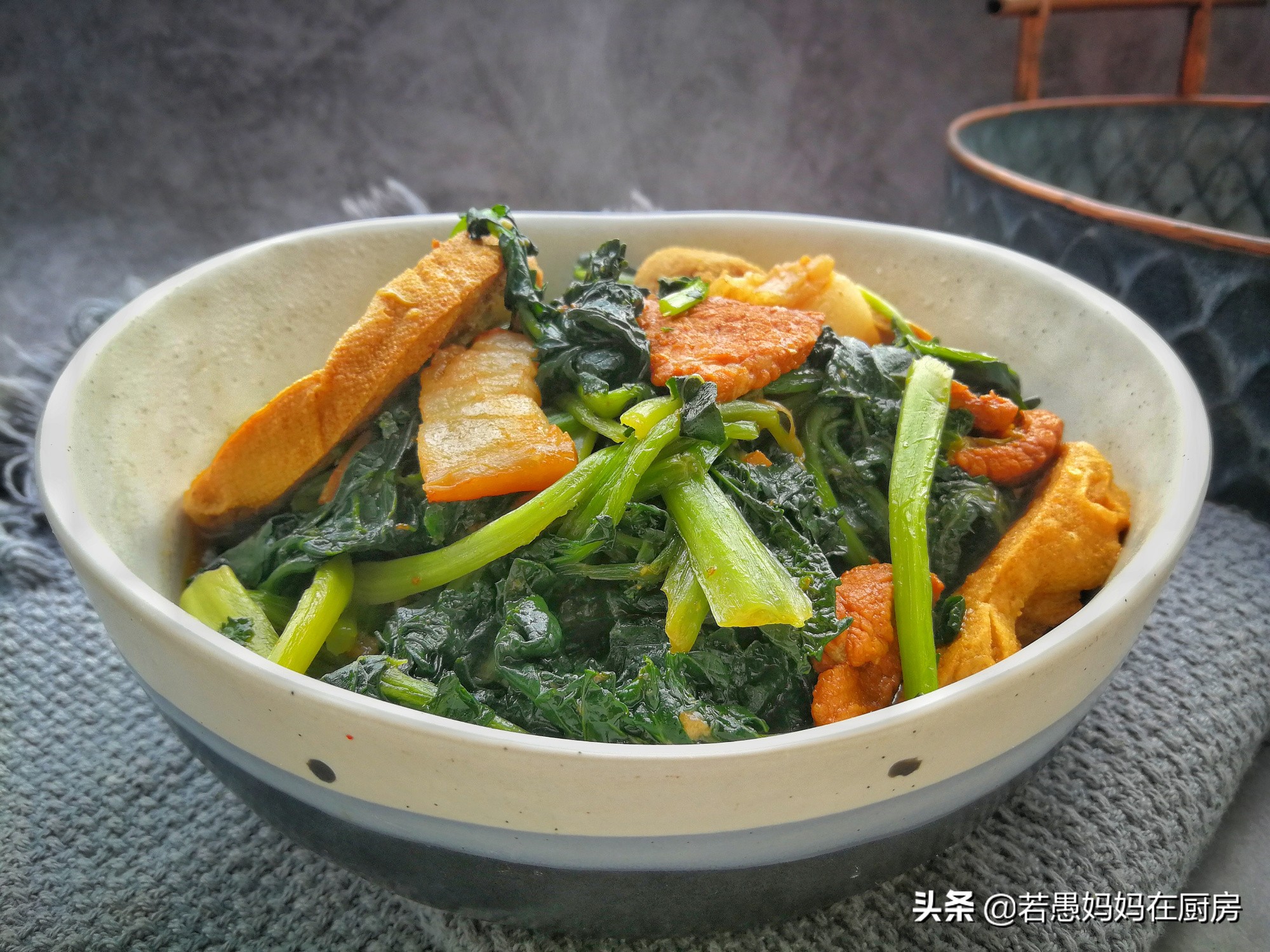 大锅菜炖肉的做法大全(家常美味，大锅菜炖肉香气四溢)