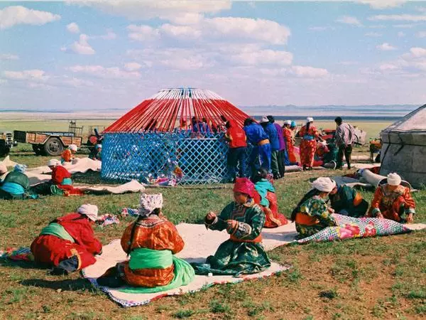 蒙古族的风俗习惯,维吾尔族的风俗习惯