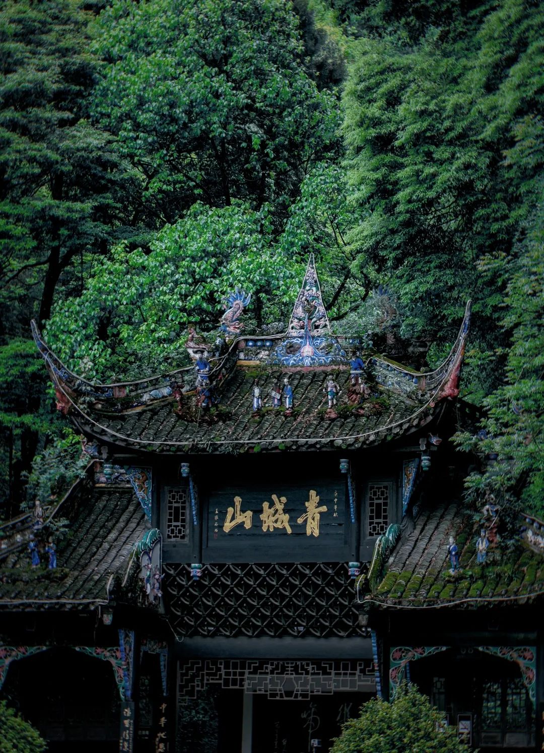 今年五一去哪儿玩？盘点都江堰18处人气游玩地，带你经典“三遗”游、初夏耍雪漂流...攻略只看这篇就够了～