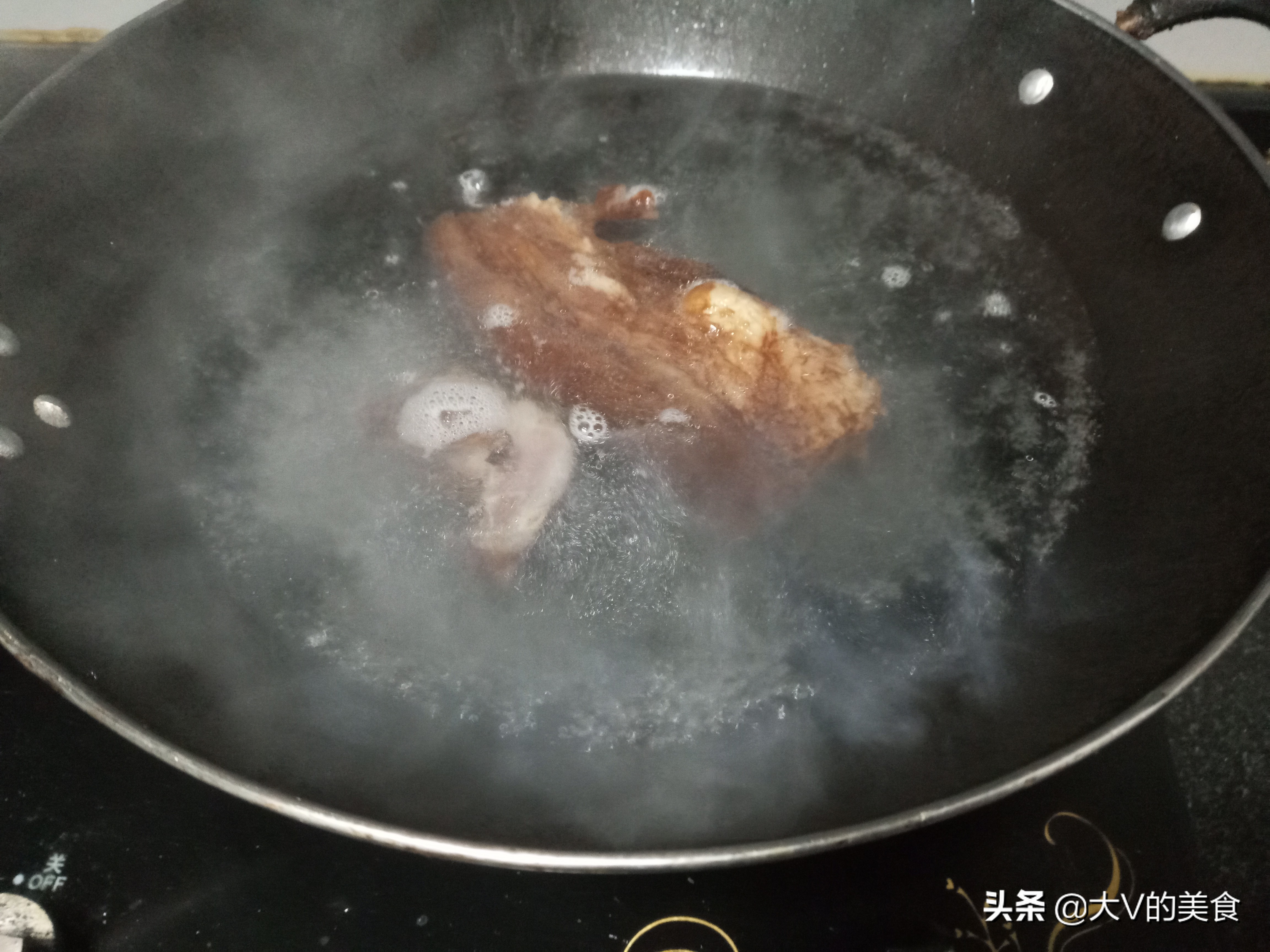 家常清蒸腊肉（腊肉这样清蒸口感鲜香有嚼劲）