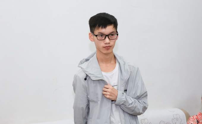 713分考入清华，为凑学费和母亲工地搬砖，开学典礼上被校长点名