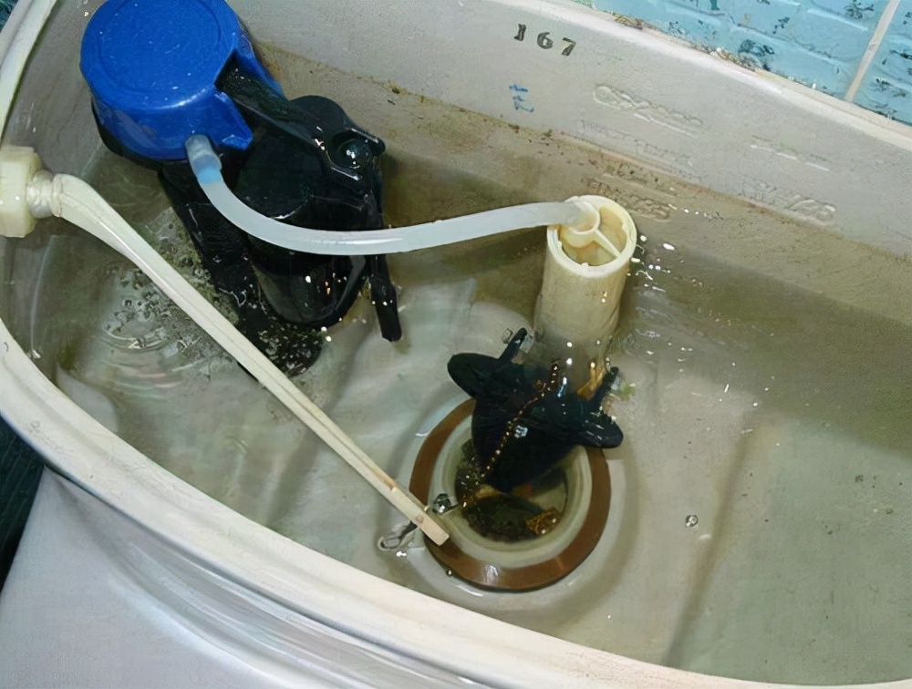 抽水马桶突然不上水了 马桶不上水的维修方式 - 汽车时代网