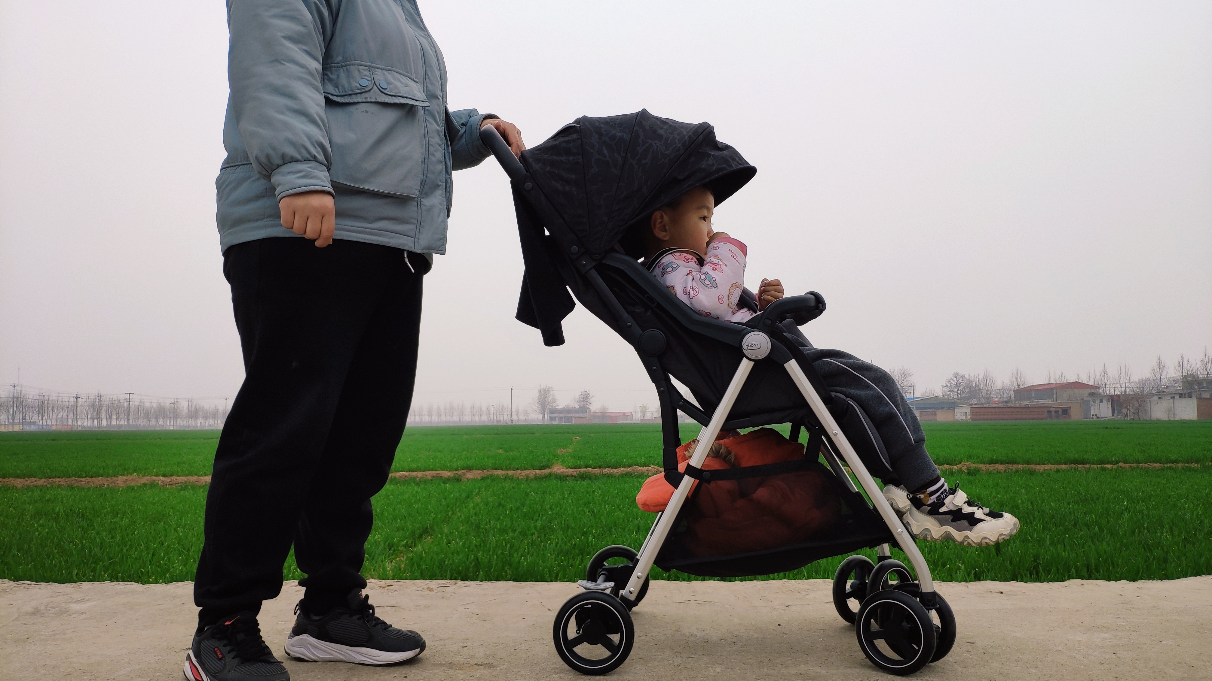 每一位宝宝都应该有辆好车-qborn百灵便携折叠婴儿推车