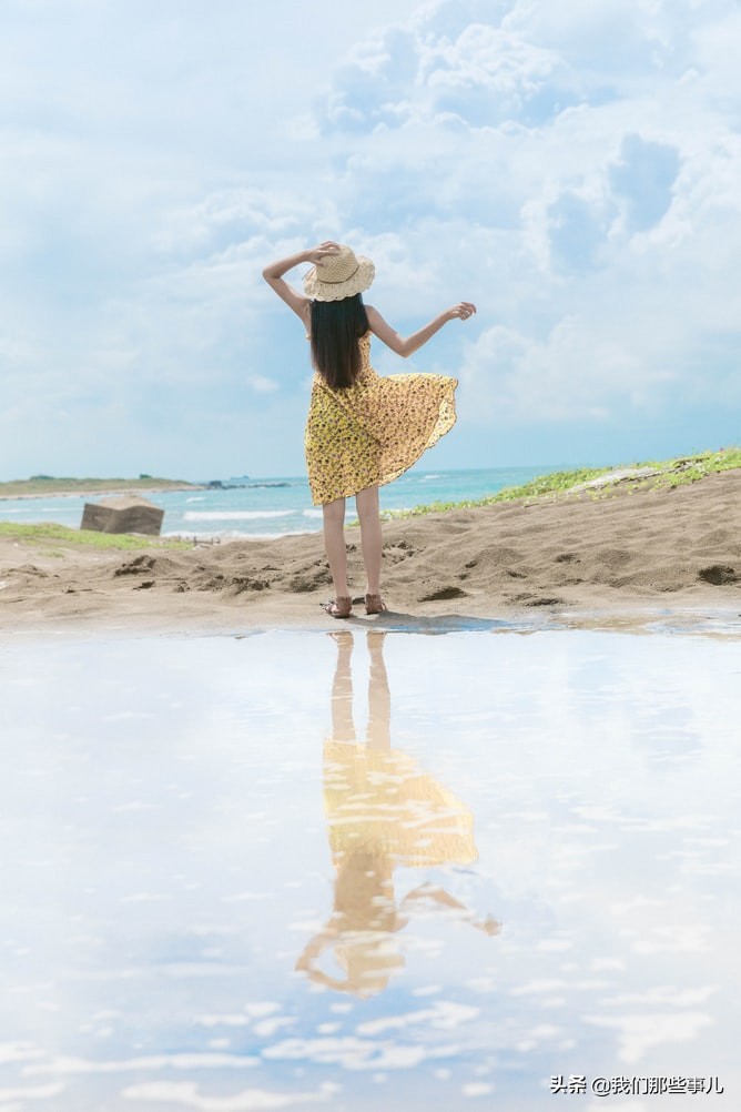 你给她点赞，她不给你点赞，只能说明她心里还有你