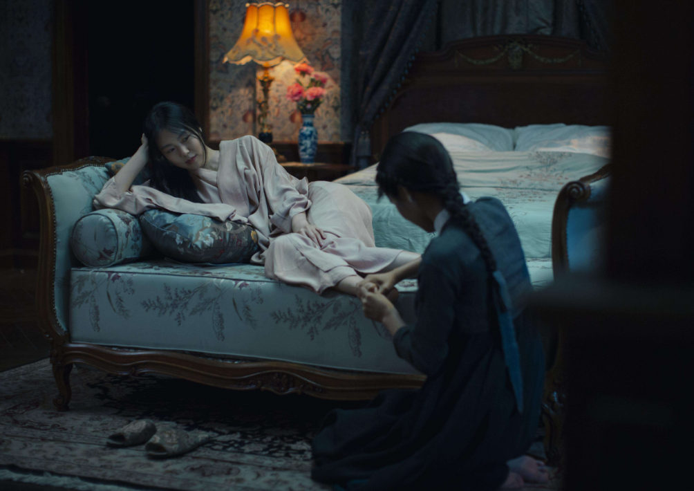 《小姐》:贵族小姐只有看到小女仆才会充满欲望,伯爵临死才知道