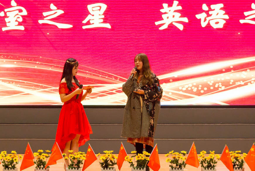 湖北美女学霸：坐拥高颜值，考证“秒杀”全球近90%考生，还赴世界名校深造