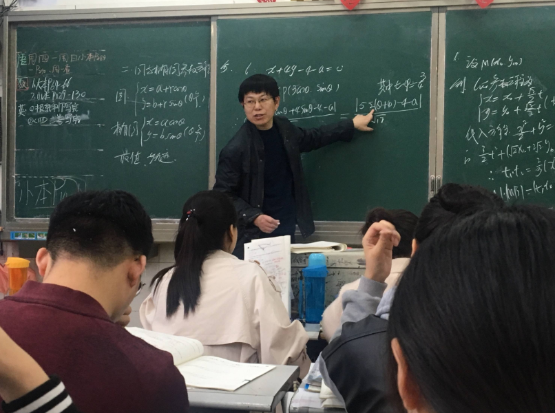 深圳大学1042人申请转专业，管理学院人数破百，榜首是大热门