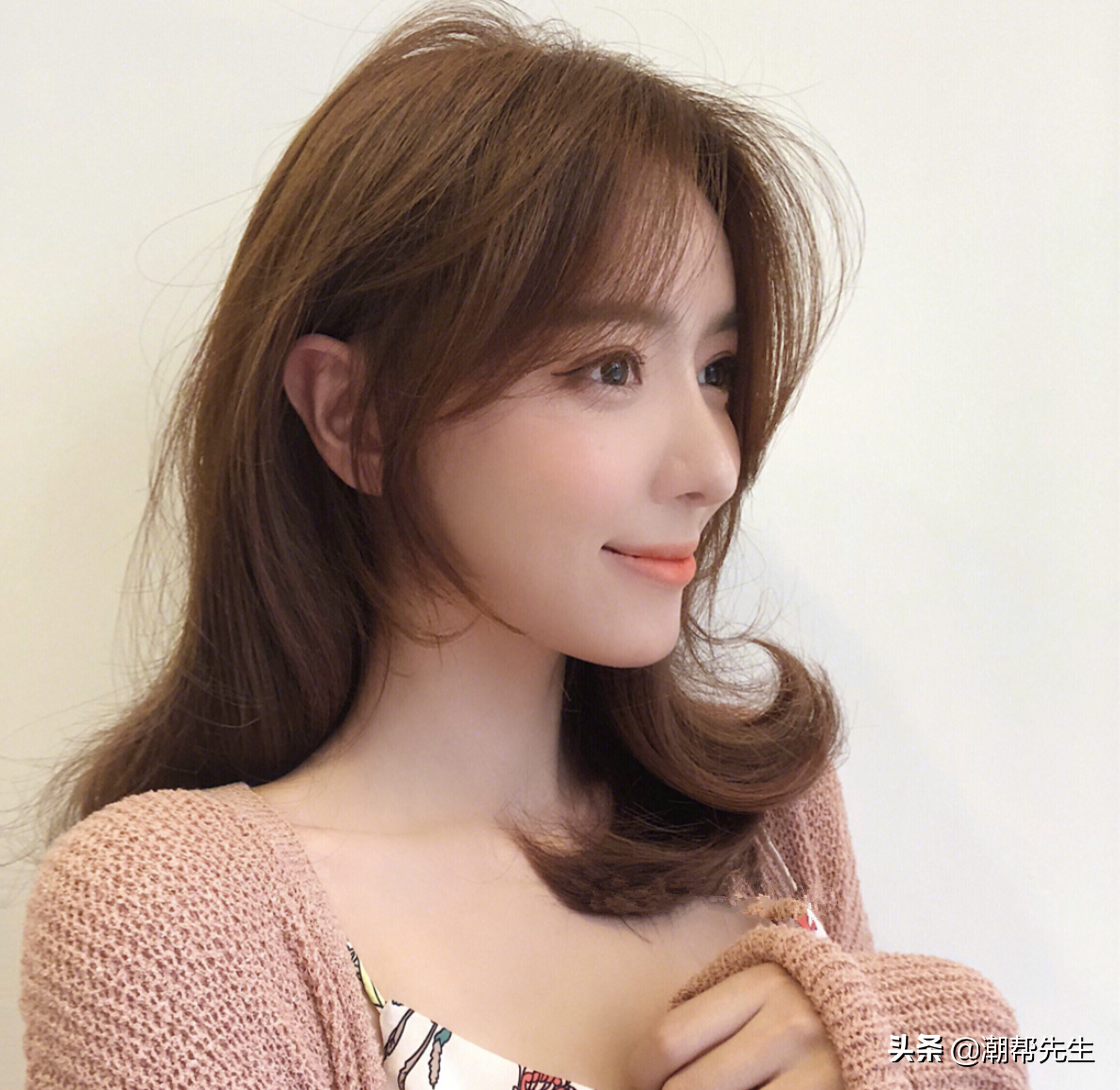 棕色头发已经过时了，2020年流行这6种发色，显白又气质