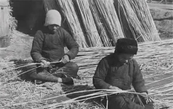 民国农村奇案：戏班女班主深夜遇害，凶器消失，师徒二人巧妙破案