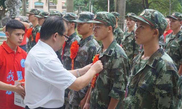 大学生迎来好消息，2021年参军能保送到军校，不过要满足一定条件