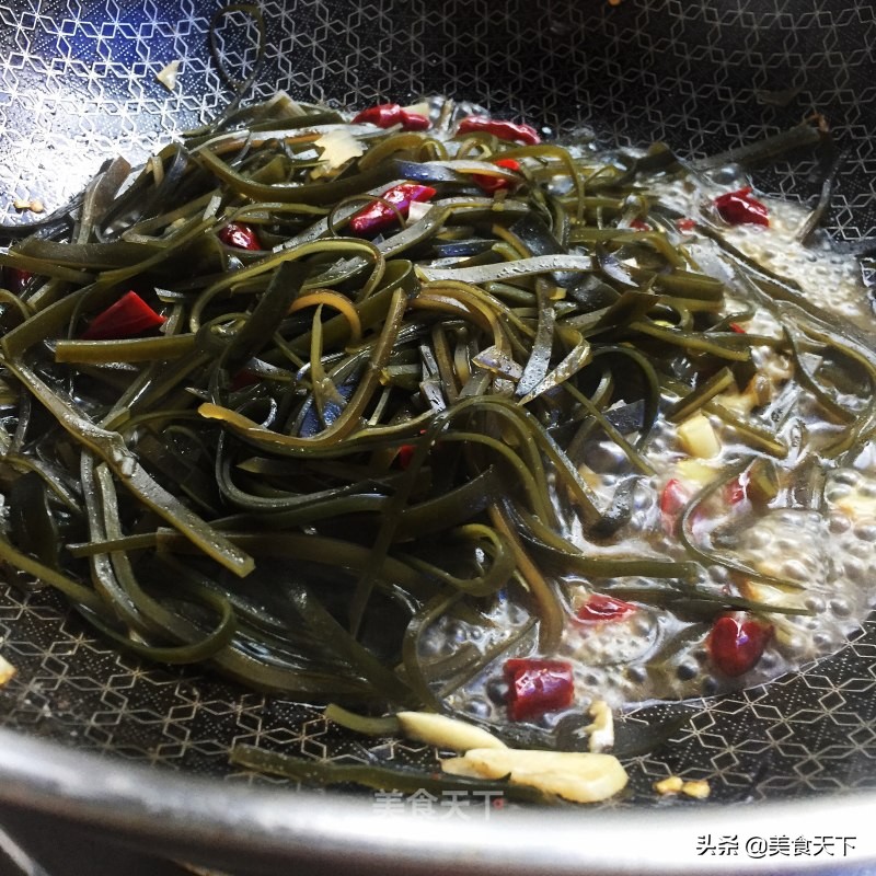 酸溜溜的味道，酸爽可口，开胃下饭，还帮油腻腻的肠胃减减负