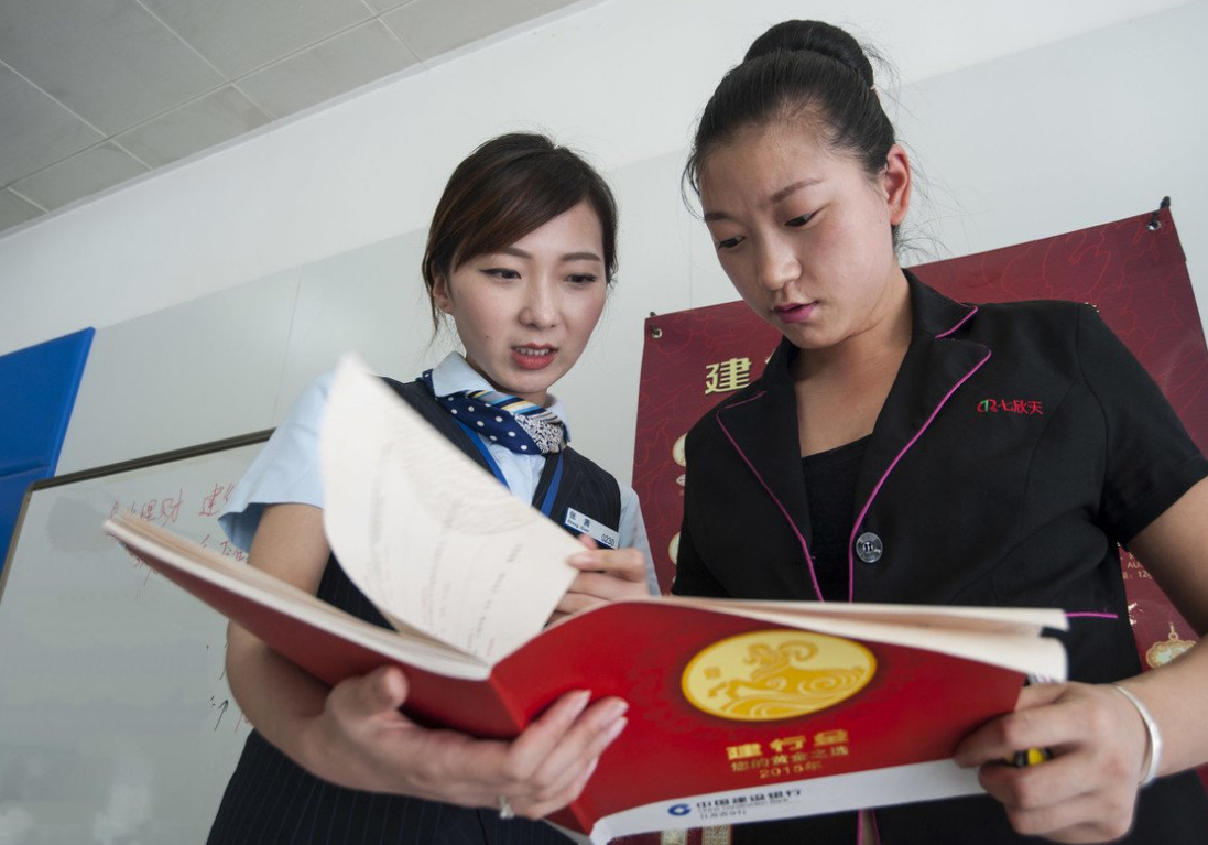 央行为何大幅度降低存款利率，不鼓励往银行存钱了？原因有3点