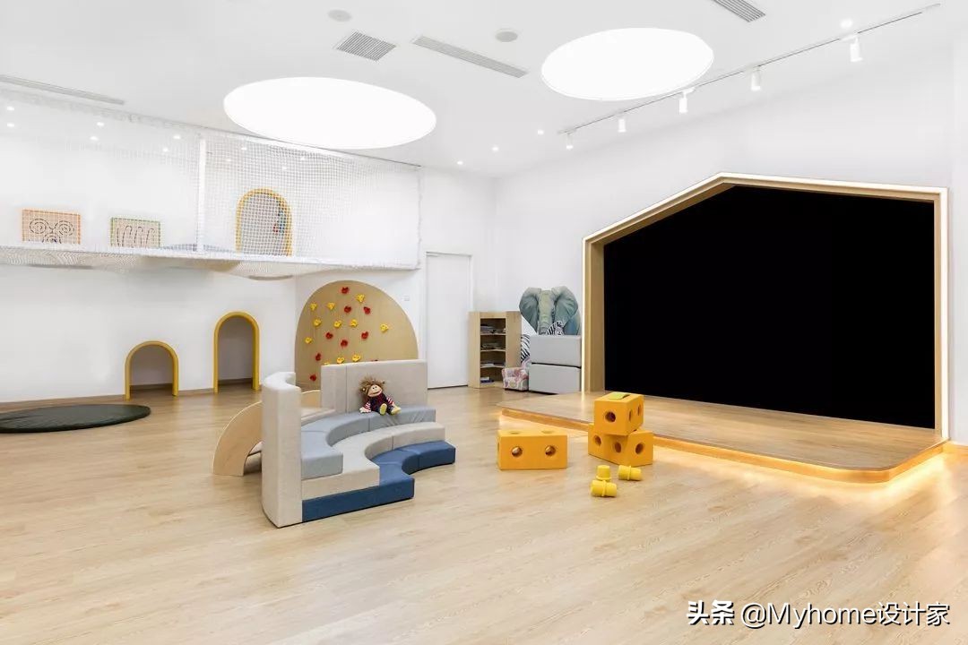 这面墙是孩子的游乐场，成人的玩具体验店，270㎡玩乐中学习