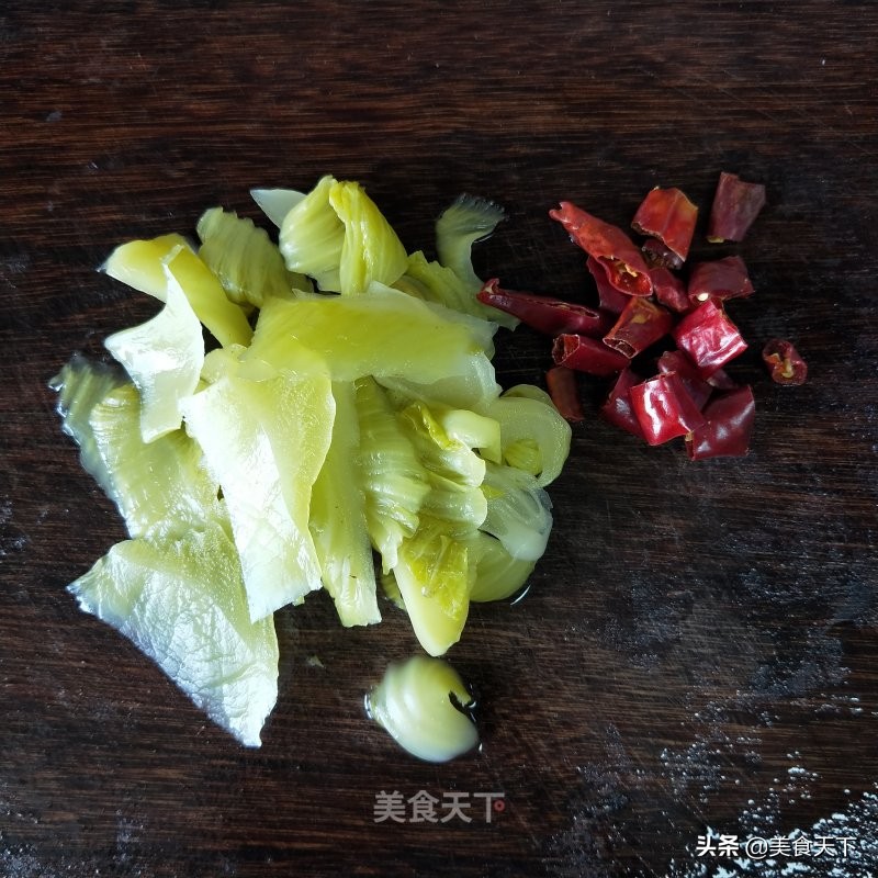 酸溜溜的味道，酸爽可口，开胃下饭，还帮油腻腻的肠胃减减负
