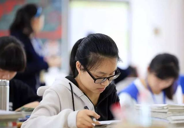 衡中复读生提前开学，引发众多应届生不满，这样的教育不公平